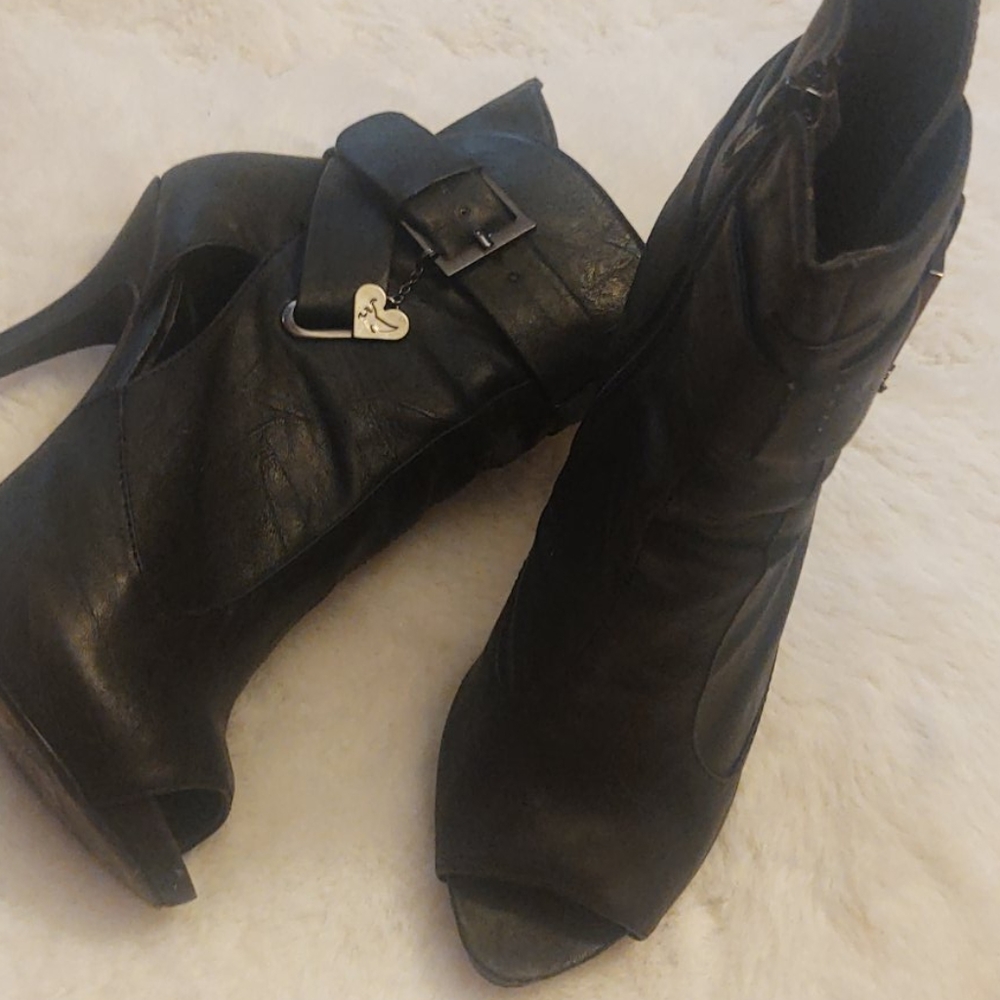 Heels - Picture 2 of 2